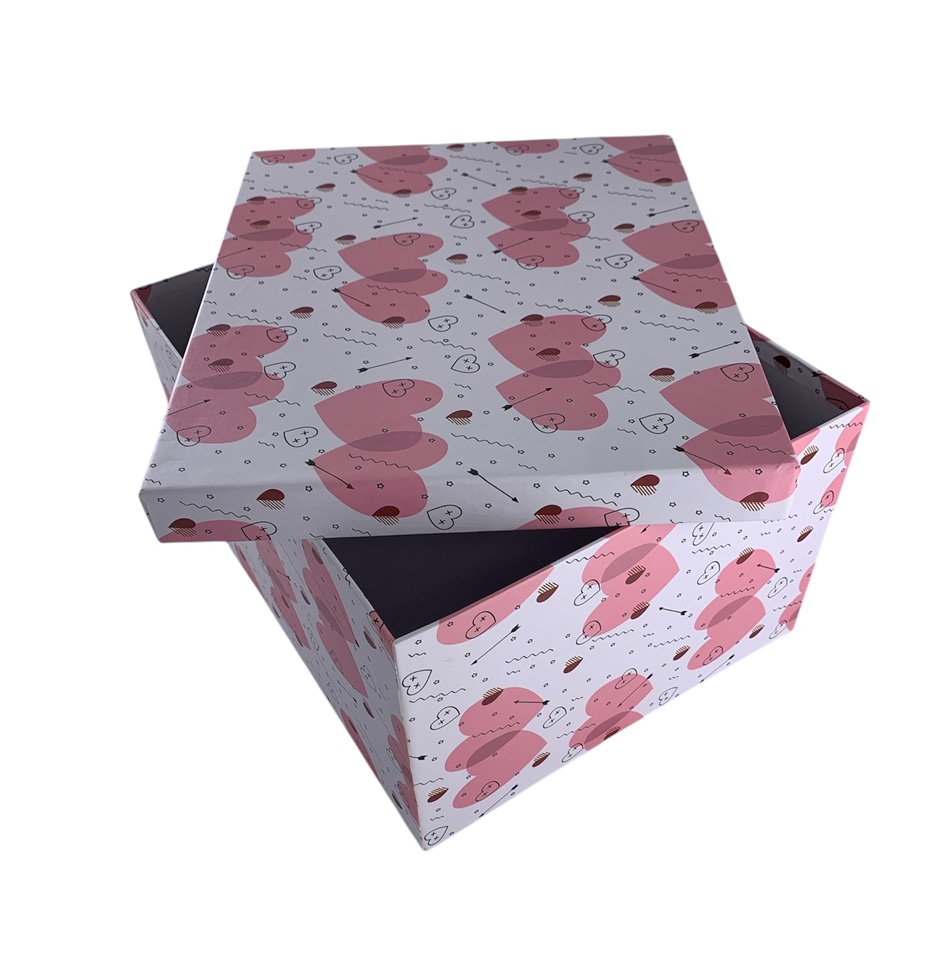 CAJA DE REGALO CORAZON CON FLECHA 14*9*8.5 CM