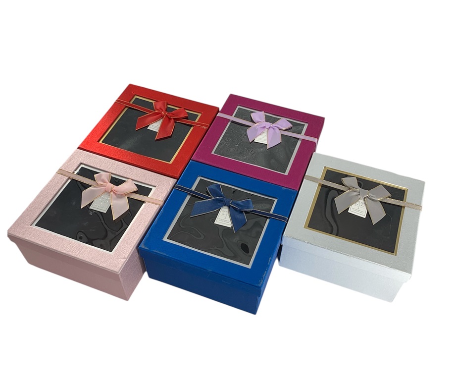 CAJA DE REGALO CON LAZO TAPA TRANSPARENTE  15*15*6.5 CM