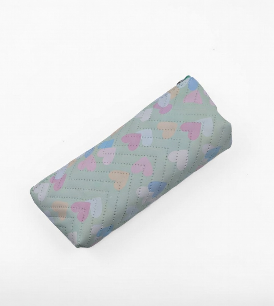 CARTUCHERA 19*20 CM TEXTURIZADA CON CORAZONES